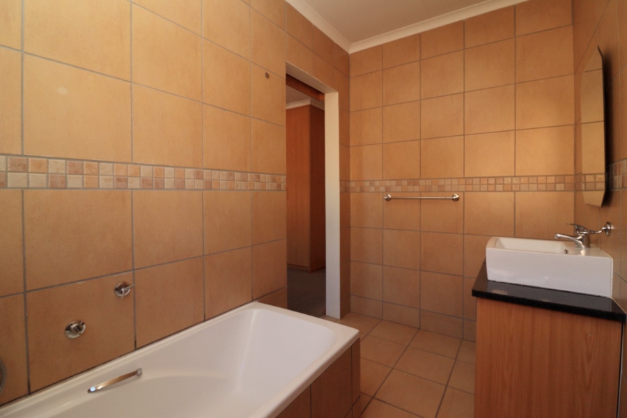 2 Bedroom Property for Sale in Langenhovenpark Free State